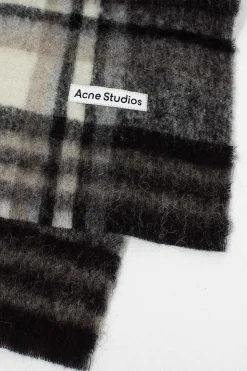Checked Alpaca Scarf Black/Grey