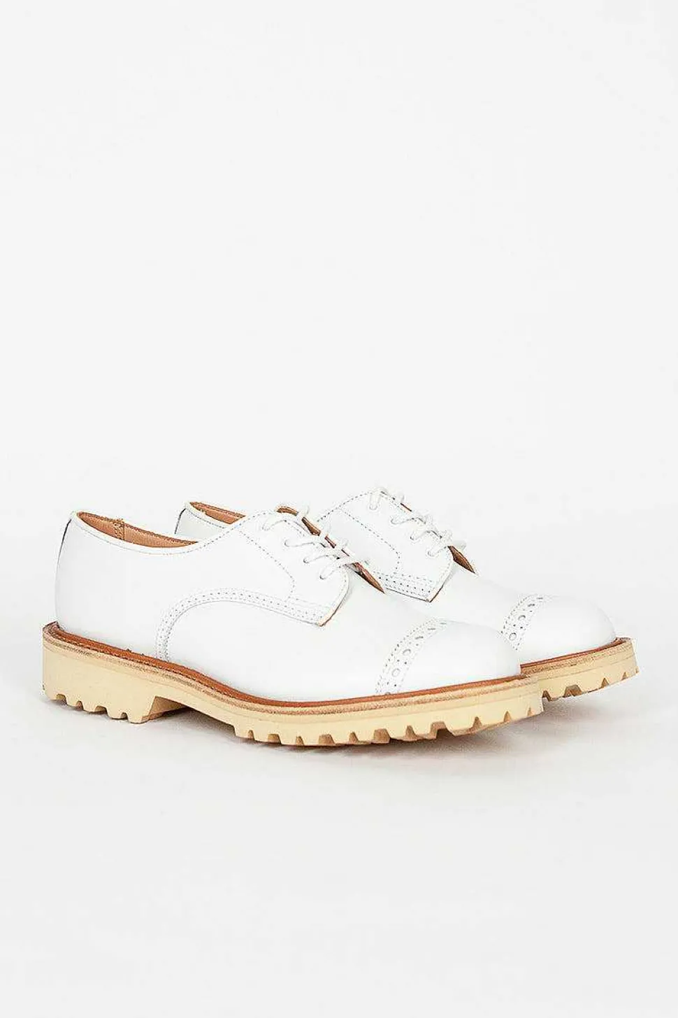 Linda Aniline White Tramper