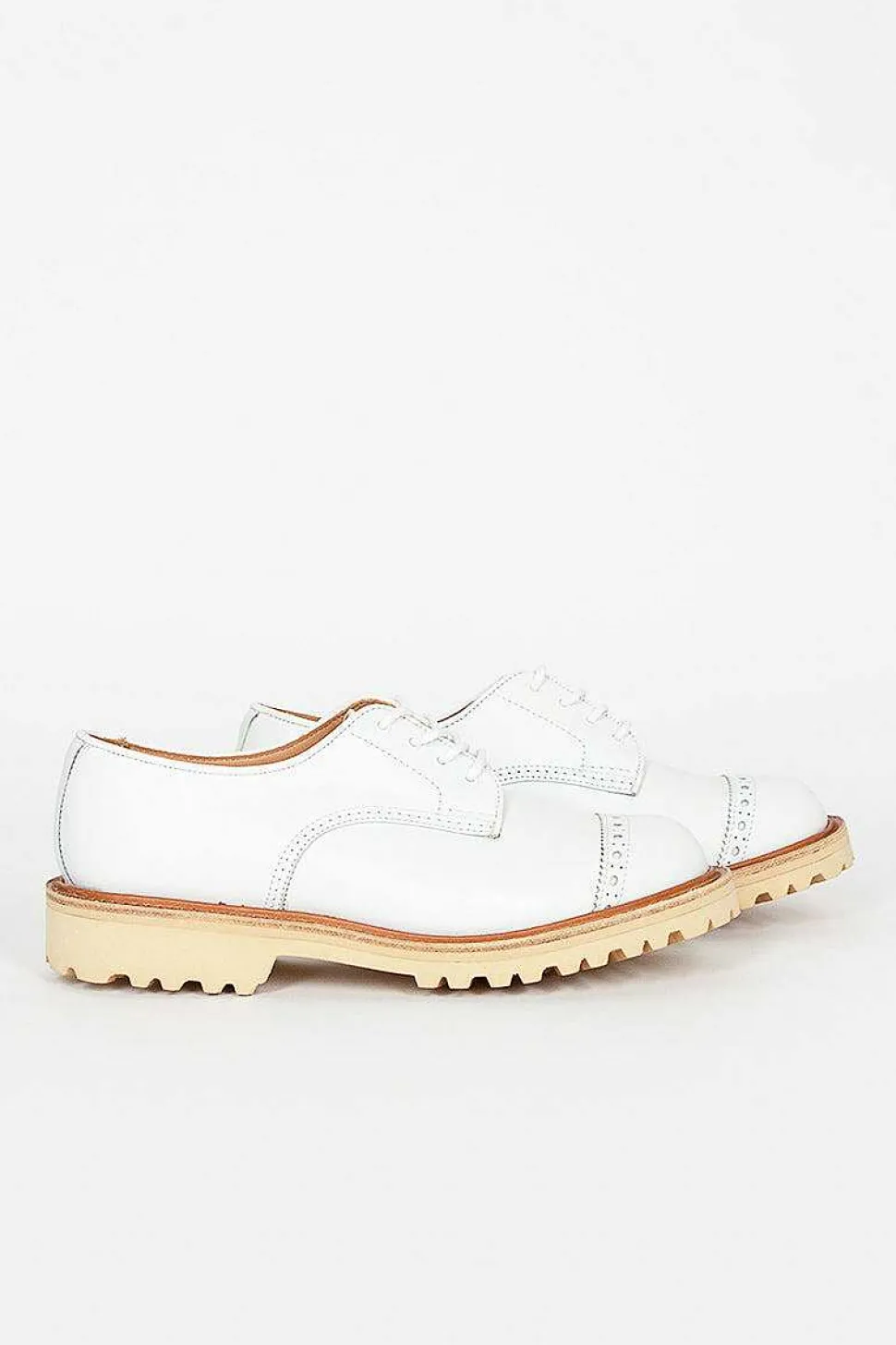 Linda Aniline White Tramper